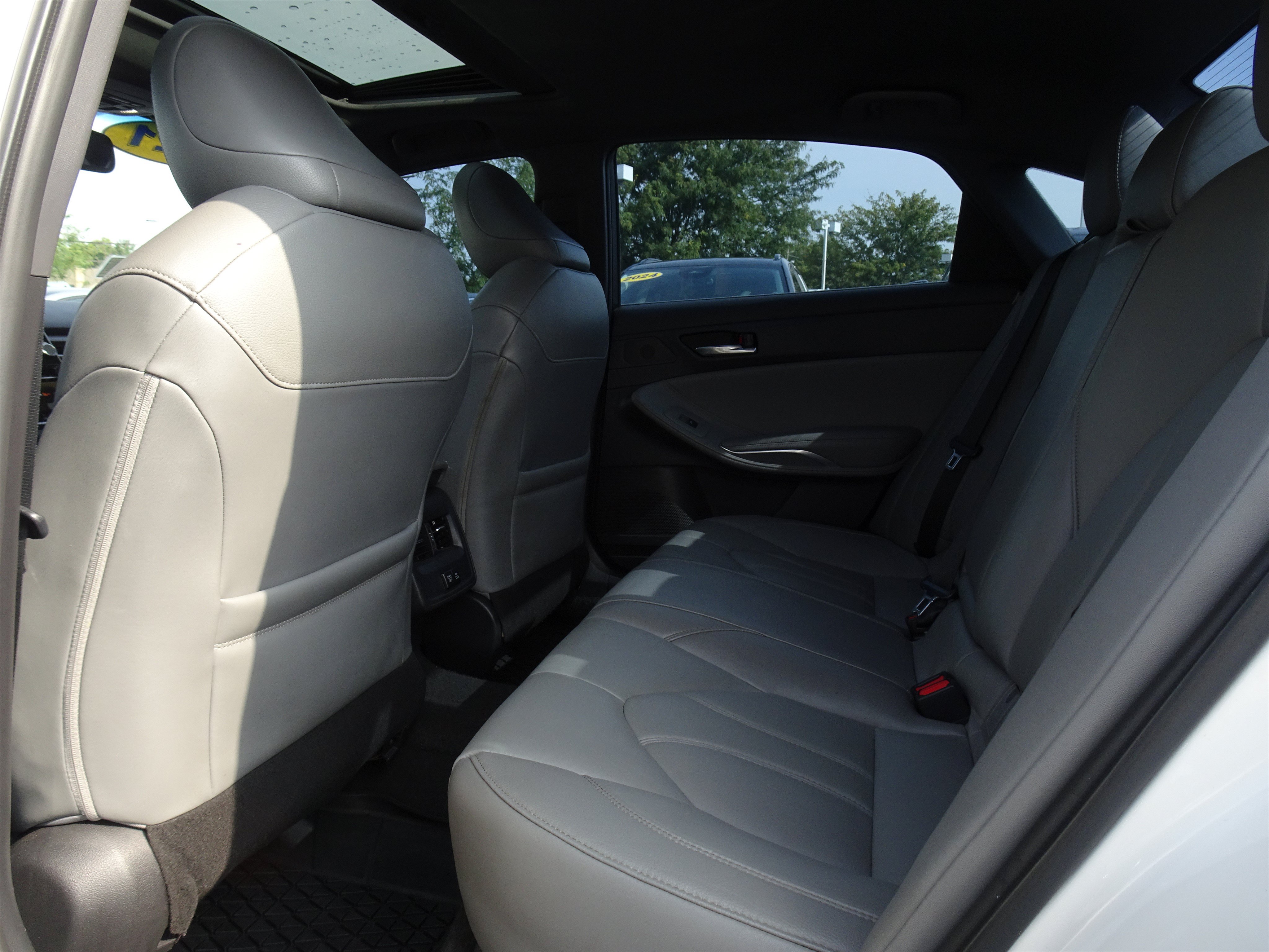 Used 2021 Toyota Avalon XLE w/ Moonroof Package FWD image 11