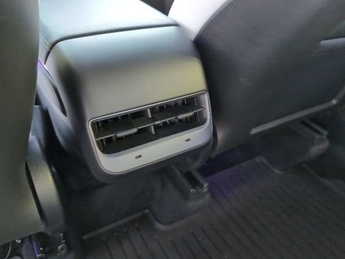 Used 2024 Tesla Model Y Long Range image 21