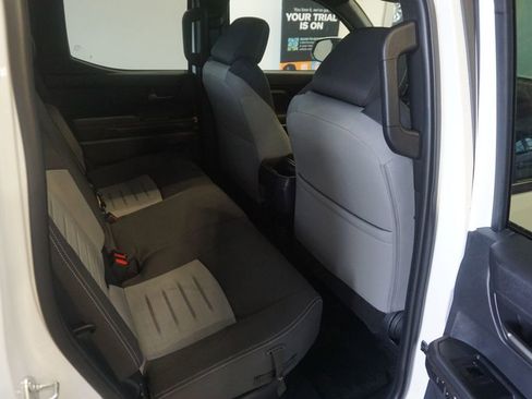 Certified 2025 Toyota Tacoma TRD Off-Road AWD/4WD image 20