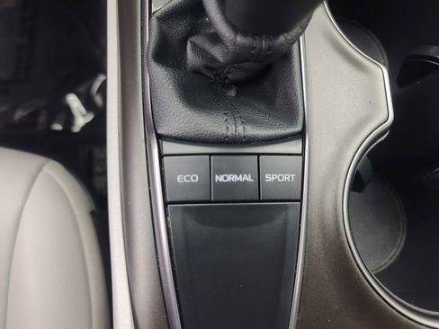 Used 2022 Toyota Camry SE image 34