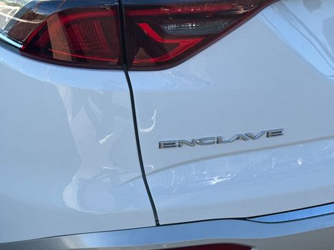 Used 2024 Buick Enclave Premium image 27