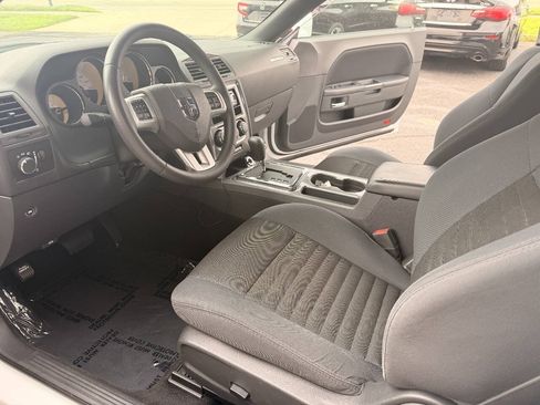 Used 2014 Dodge Challenger SXT RWD image 8