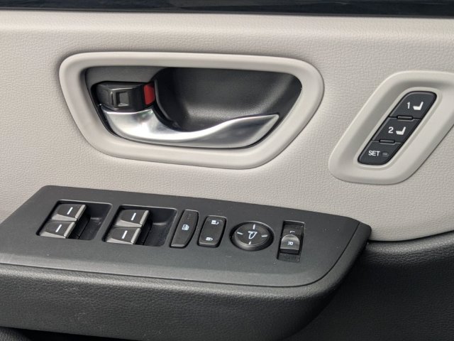 Certified 2024 Honda Pilot Touring image 14