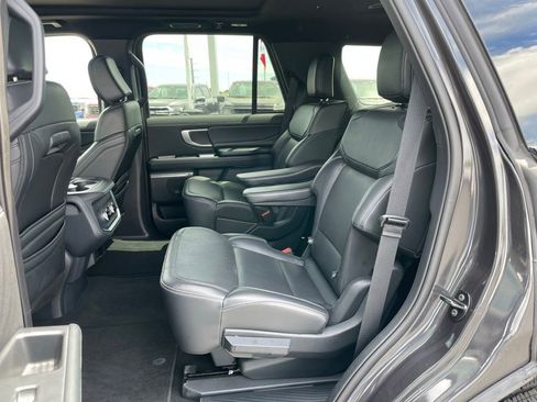Used 2025 Ford Expedition Platinum w/ Stealth Appearance Package AWD/4WD image 8