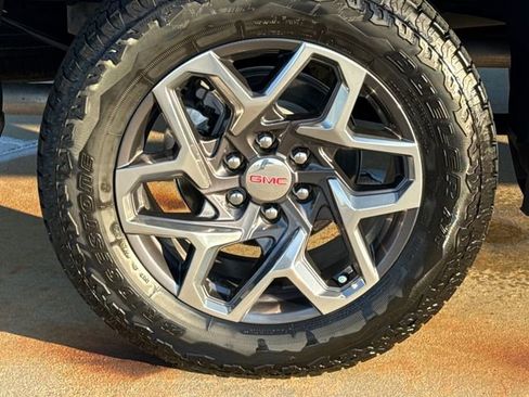 Used 2026 GMC Sierra 1500 SLT AWD/4WD image 11