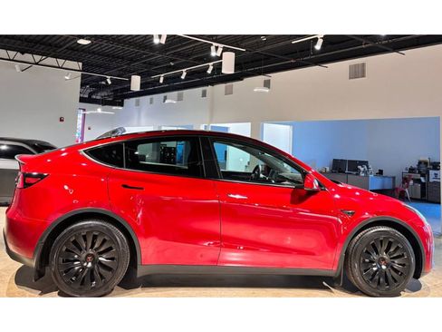 Used 2024 Tesla Model Y Long Range image 9