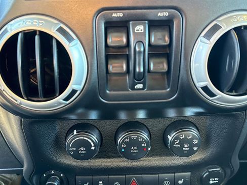 Used 2014 Jeep Wrangler Unlimited Sahara w/ Connectivity Group image 15