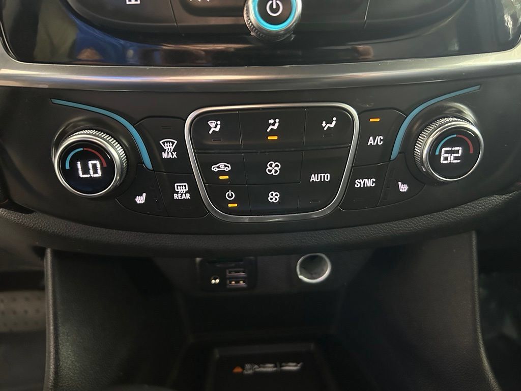 Used 2023 Chevrolet Traverse RS FWD image 51