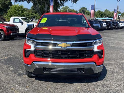 Used 2025 Chevrolet Silverado 1500 LT w/ Leather Package AWD/4WD image 2