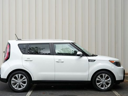 Used 2016 Kia Soul + FWD image 44