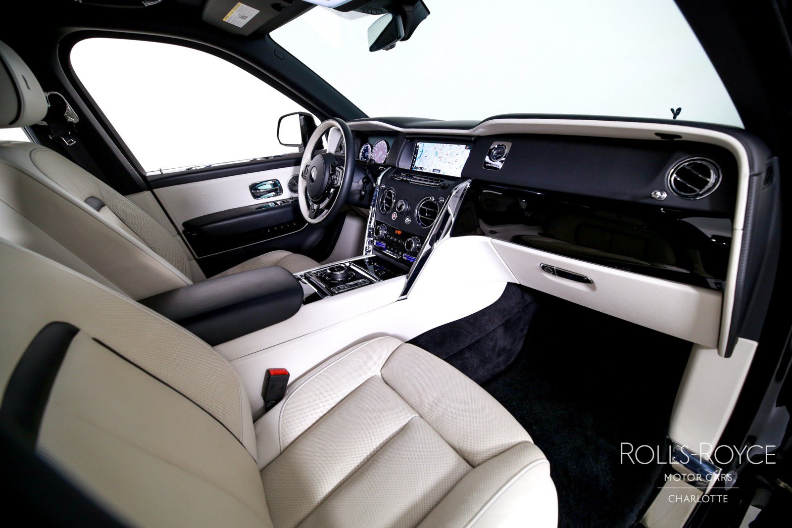 Used 2023 Rolls-Royce Cullinan w/ Cullinan Package AWD/4WD image 36