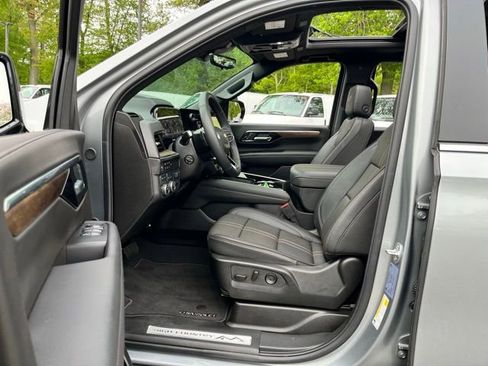 Used 2025 Chevrolet Tahoe High Country AWD/4WD image 17