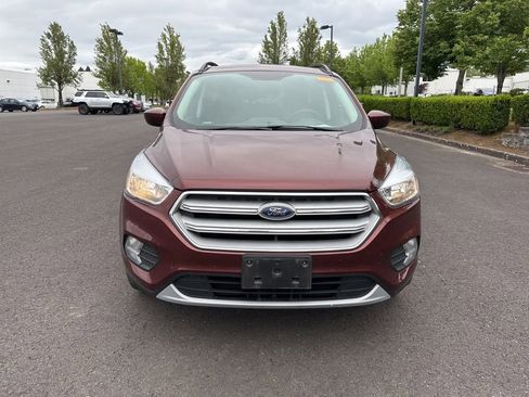 Used 2018 Ford Escape SE w/ SE Sync 3 Package AWD/4WD image 2