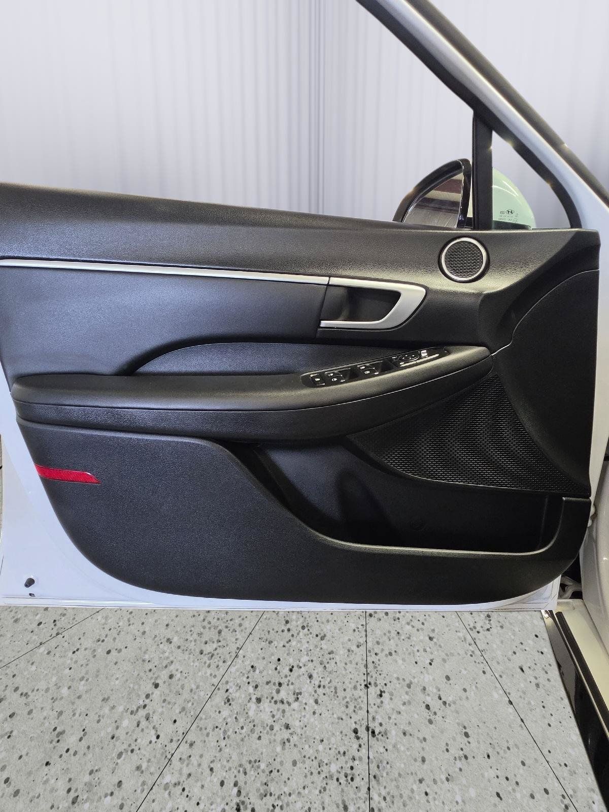 Used 2025 Hyundai Sonata SEL FWD image 24