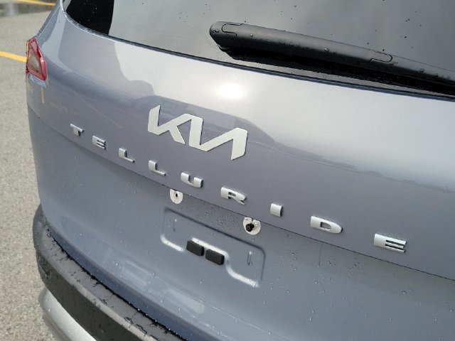 Certified 2022 Kia Telluride SX w/ Towing Package FWD image 5