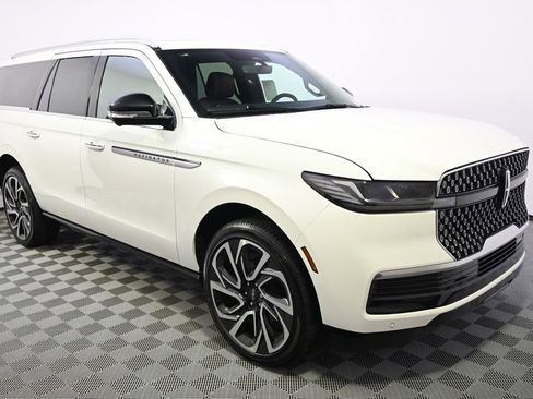 New 2026 Lincoln Navigator L Reserve AWD/4WD image 8
