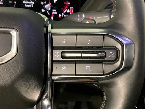 Used 2025 GMC Yukon Denali AWD/4WD image 18