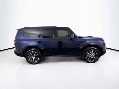Used 2025 Lexus GX 550 w/ Accessory Package (2T) AWD/4WD image 11