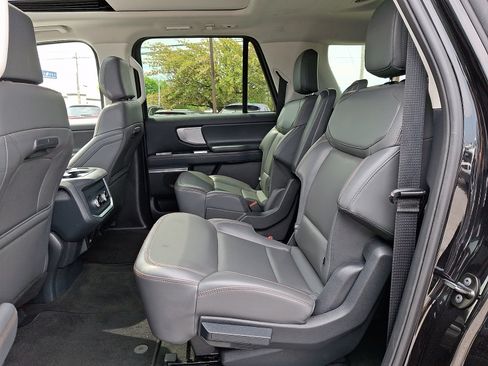Used 2025 Ford Expedition Max Active AWD/4WD image 10