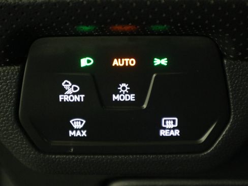 Used 2024 Volkswagen Atlas SE FWD image 31