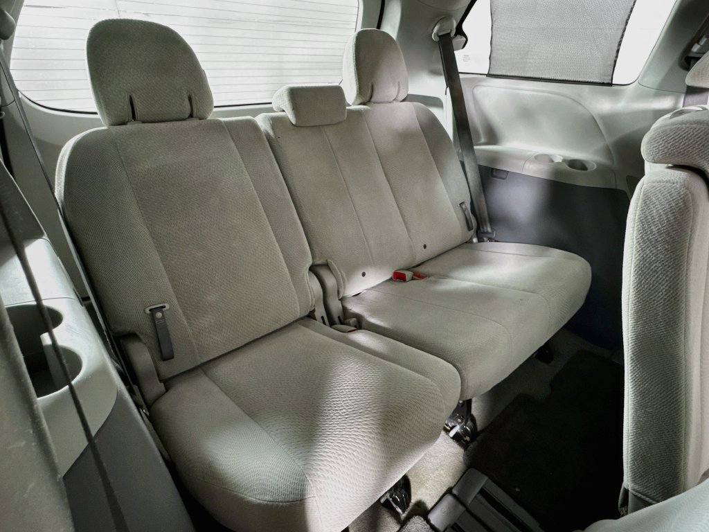Used 2014 Toyota Sienna LE FWD image 24
