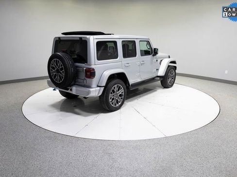 Used 2022 Jeep Wrangler Unlimited Sahara image 32