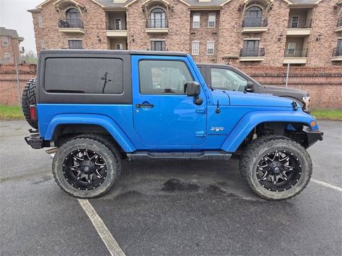 Used 2016 Jeep Wrangler Sahara w/ Connectivity Group image 4
