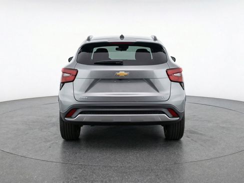Used 2025 Chevrolet Trax LT FWD image 7