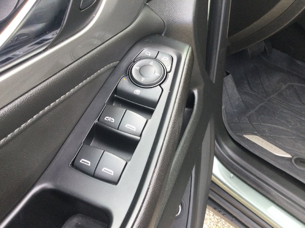 Used 2023 Chevrolet Traverse LT FWD image 12