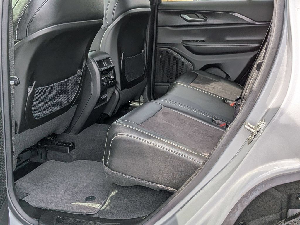 Used 2023 Jeep Grand Cherokee Altitude AWD/4WD image 20