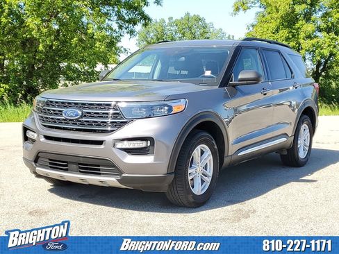 Used 2023 Ford Explorer XLT w/ Equipment Group 202A AWD/4WD image 2