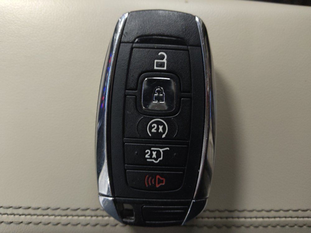 Used 2018 Lincoln Navigator Select w/ Cargo Package RWD image 32