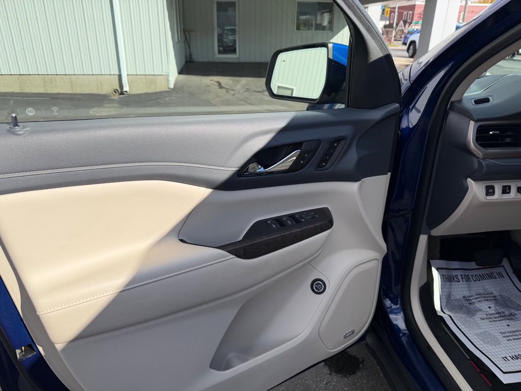 Used 2023 GMC Acadia Denali AWD/4WD image 14