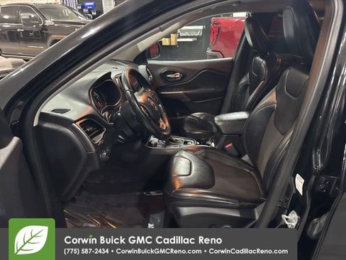 Used 2019 Jeep Cherokee Latitude Plus image 12