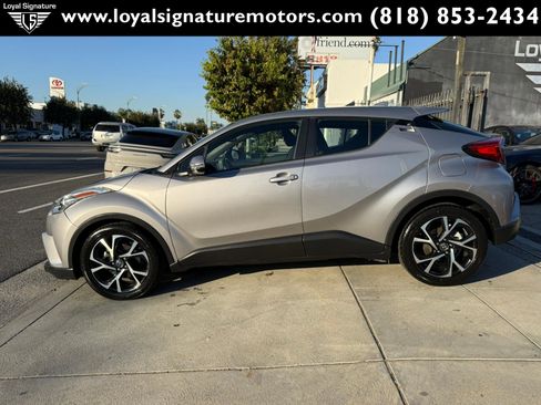 Used 2018 Toyota C-HR XLE image 4