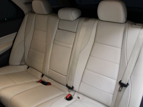 Used 2020 Mercedes-Benz GLE 350 4MATIC w/ Premium Package image 21