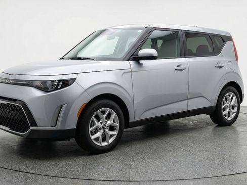 Used 2025 Kia Soul LX w/ LX Technology Package image 3