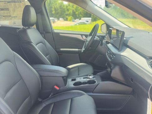 Used 2024 Ford Escape Platinum image 20
