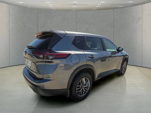 Used 2026 Nissan Rogue S FWD image 5