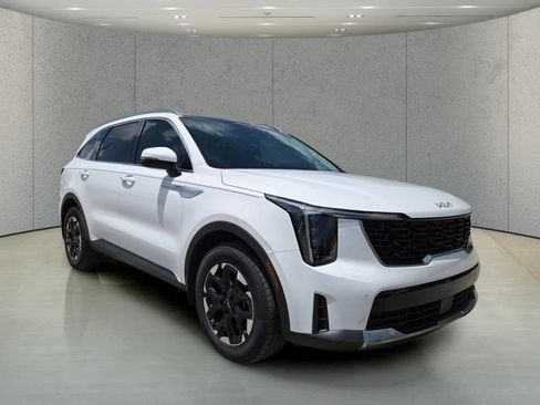 Used 2025 Kia Sorento S w/ Panoramic Sunroof Package FWD image 13