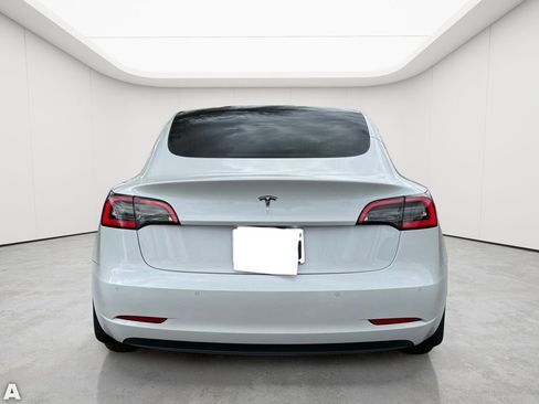 Used 2019 Tesla Model 3 Standard Range image 6