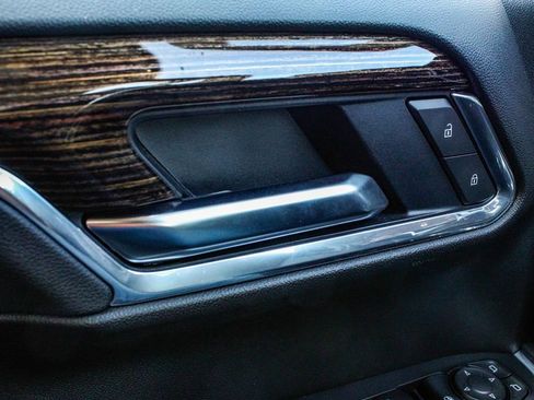 Used 2025 GMC Sierra 1500 Elevation image 9