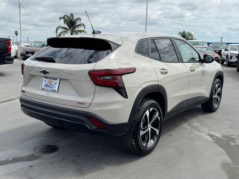 New 2026 Chevrolet Trax RS w/ Sunroof Package FWD image 5