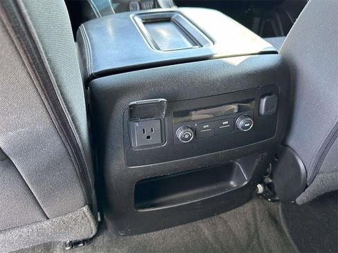 Used 2017 GMC Yukon SLE w/ SLE Value Package image 14