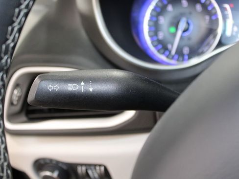 Used 2024 Chrysler Pacifica Touring-L image 24