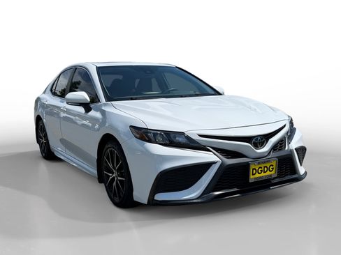 Used 2024 Toyota Camry SE w/ Audio Upgrade Package FWD image 7