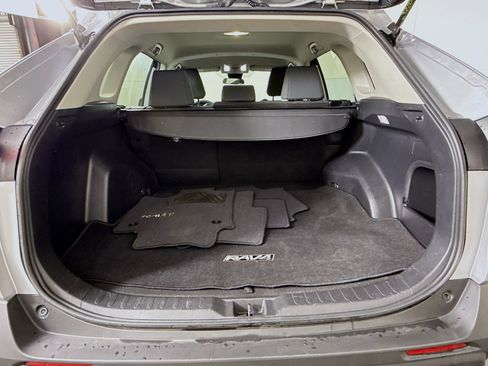 Used 2022 Toyota RAV4 LE image 34