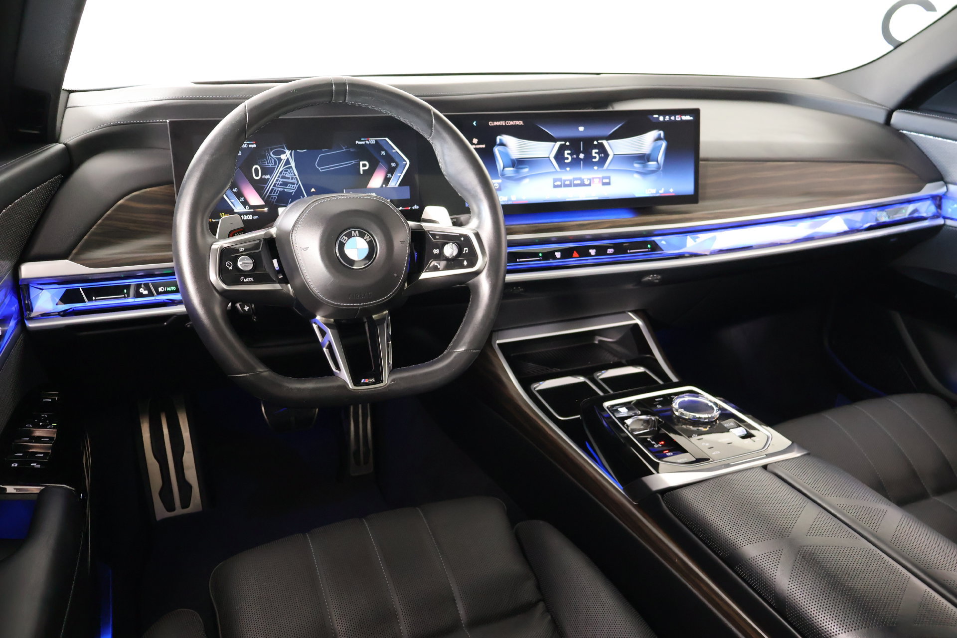 Used 2024 BMW 760i xDrive w/ Premium Package AWD/4WD image 2