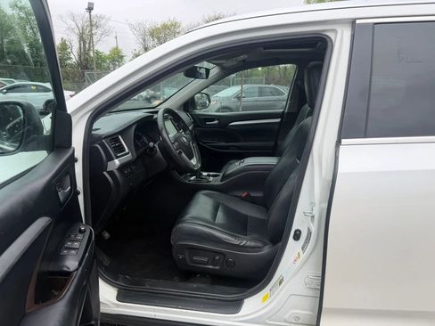 Used 2017 Toyota Highlander XLE w/ Carpet Mat Package AWD/4WD image 25
