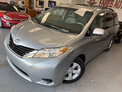 Used 2011 Toyota Sienna LE FWD image 9